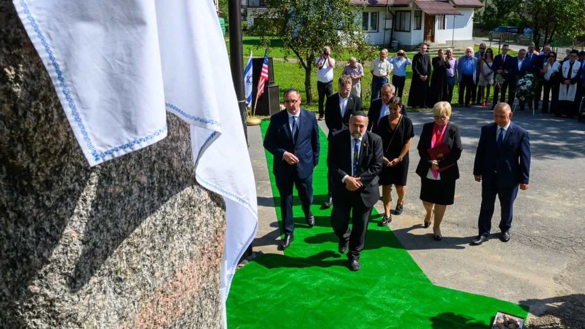 W Baligrodzie odsłonięto obelisk. Przypomina on o żydowskiej społeczności i jej tragicznej historii - Zdjęcie główne