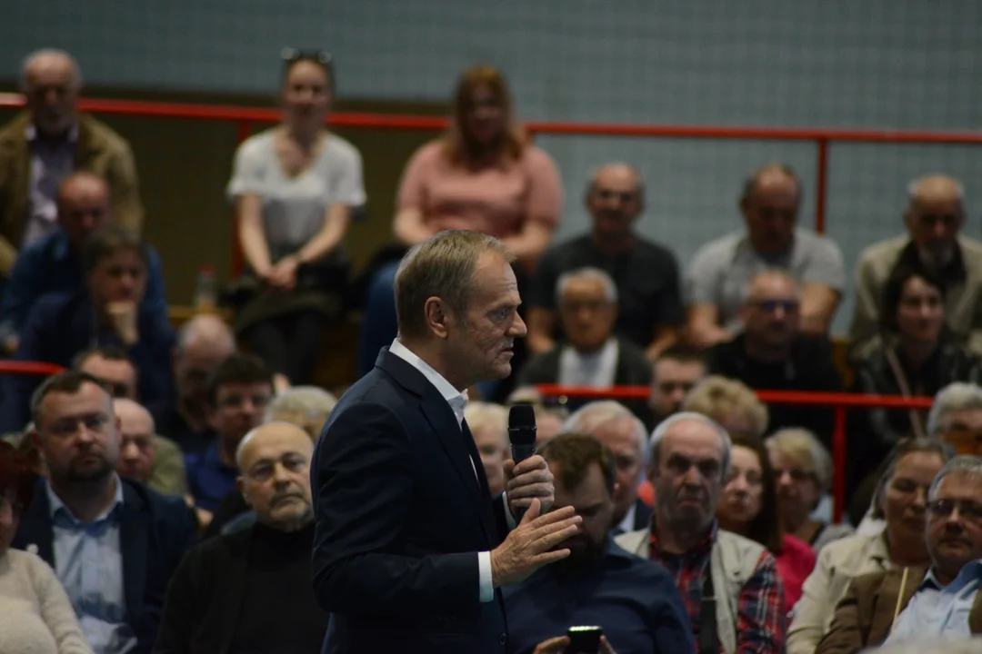 Donald Tusk w Tarnobrzegu. Tłumy mieszkańców na spotkaniu