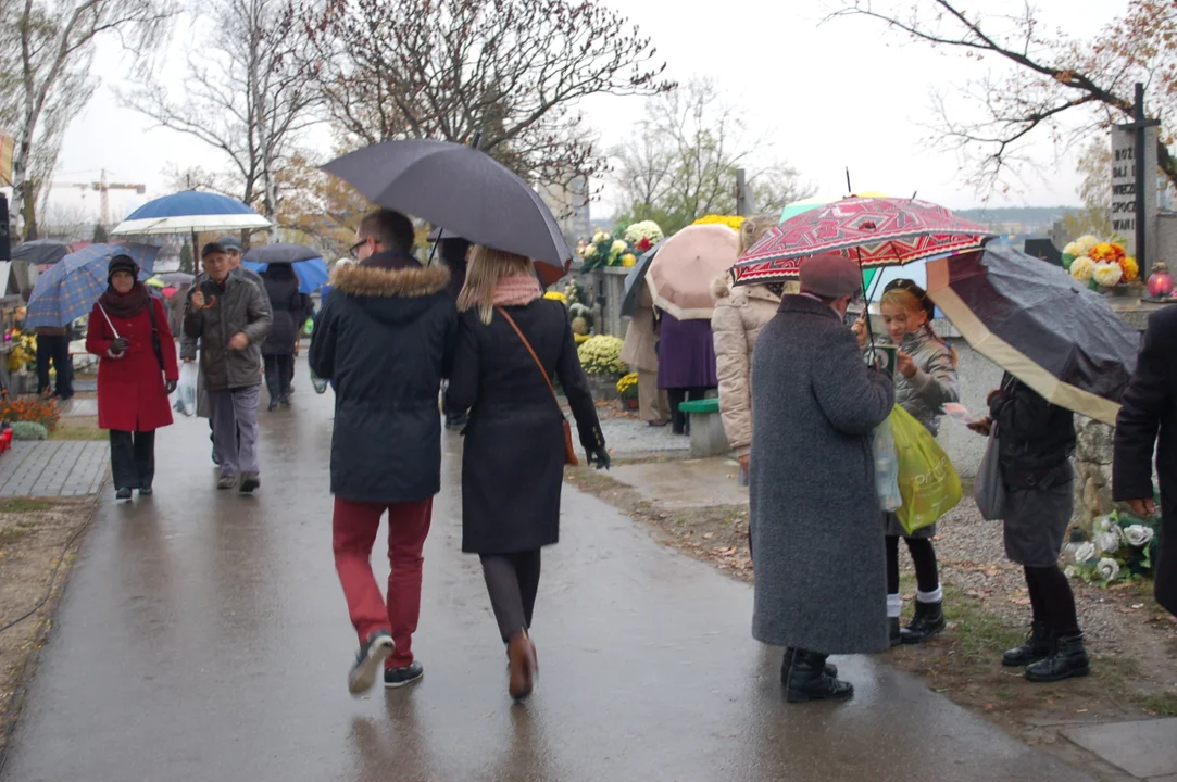 Wszystkich Świętych na archiwalnych zdjęciach