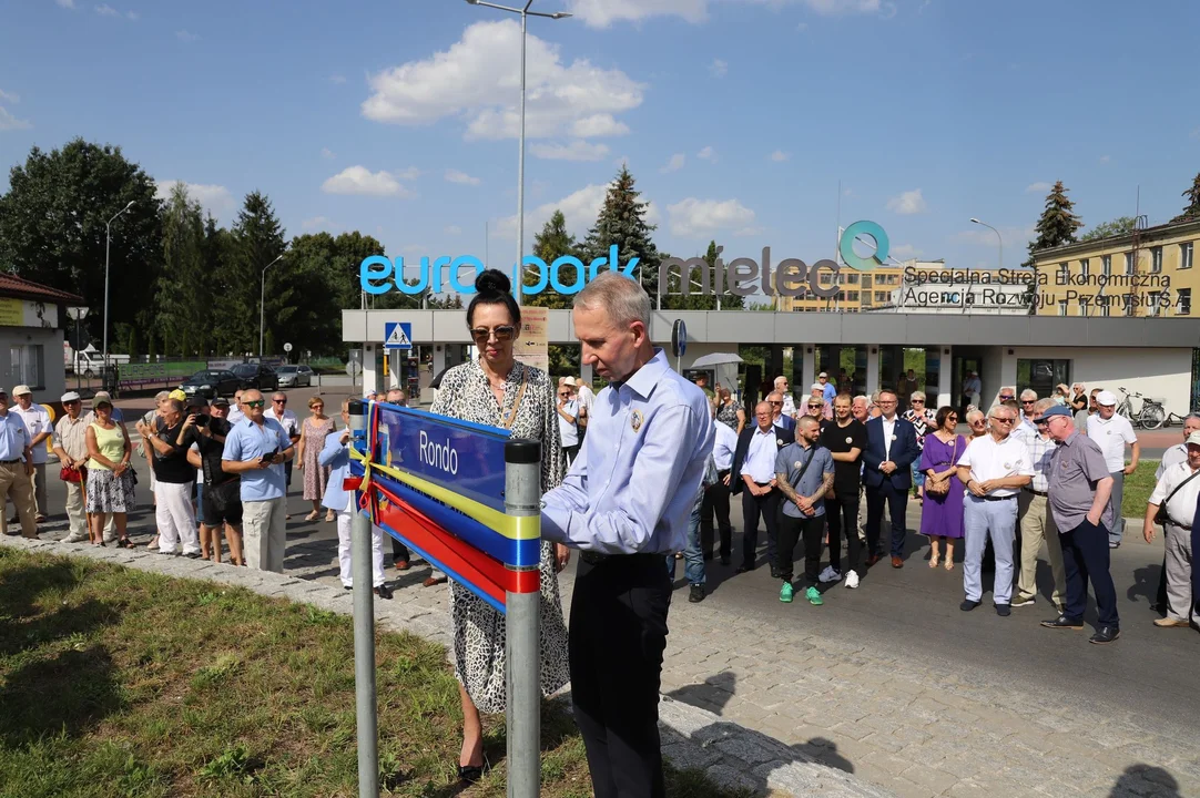 Uroczystość Nadania imienia Tadeusza Ryczaja rondu w Mielcu