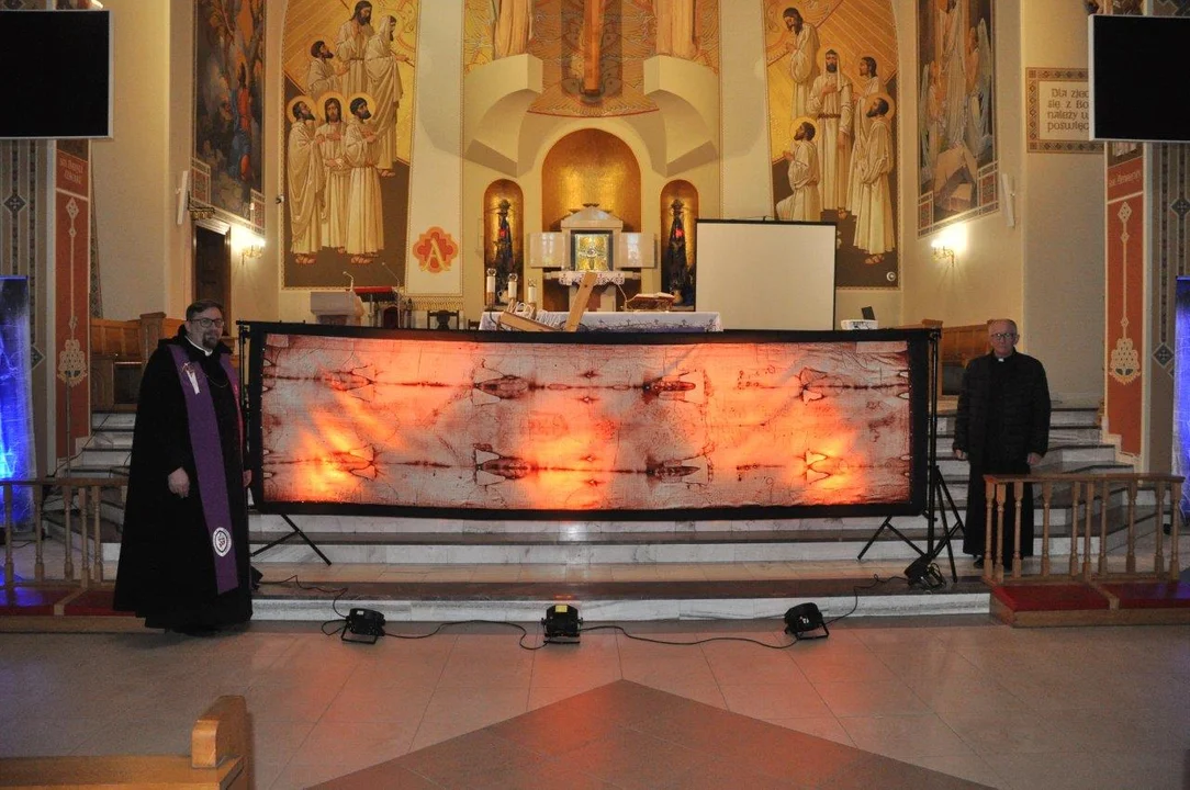 Rekolekcje z Całunem Turyńskim w parafii Św. Brata Alberta w Kolbuszowej [ZDJĘCIA] - Zdjęcie główne