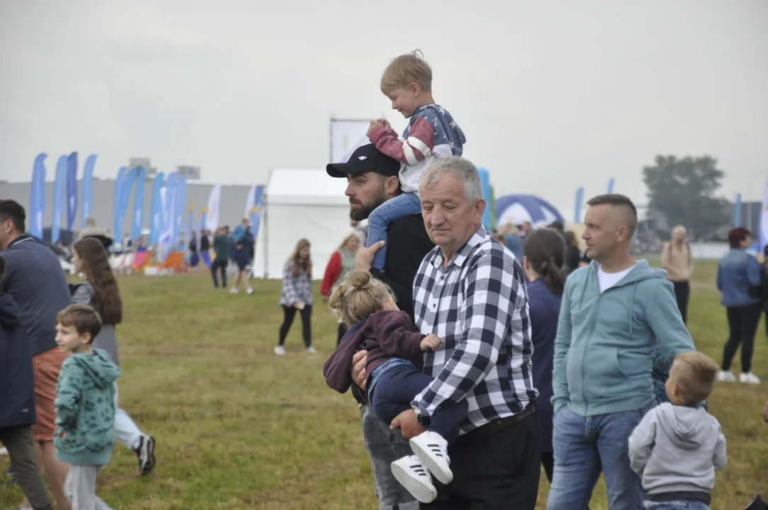 Deszczowe Pokazy Lotnicze w Mielcu - widzowie