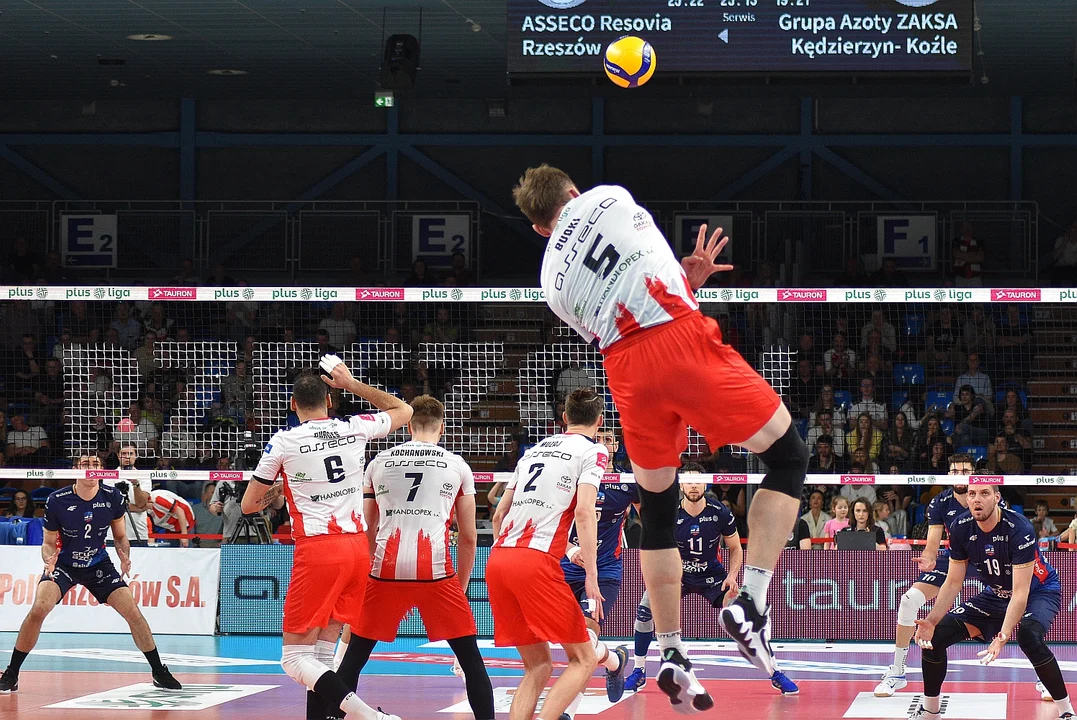 Pierwszy półfinałowy mecz siatkarskiej PlusLigi: Asseco Resovia Rzeszów - Grupa Azoty ZAKSA Kędzierzyn-Koźle (2:3)