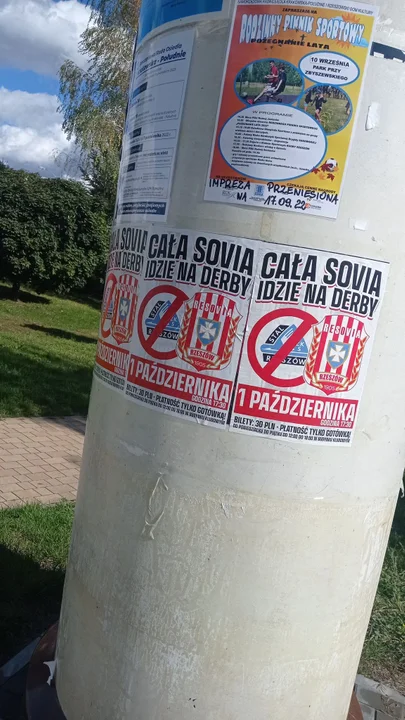 Kibice Stali i Resovii mobilizują się na derby. Mnóstwo plakatów i opraw na ulicach miasta [ZDJĘCIA]