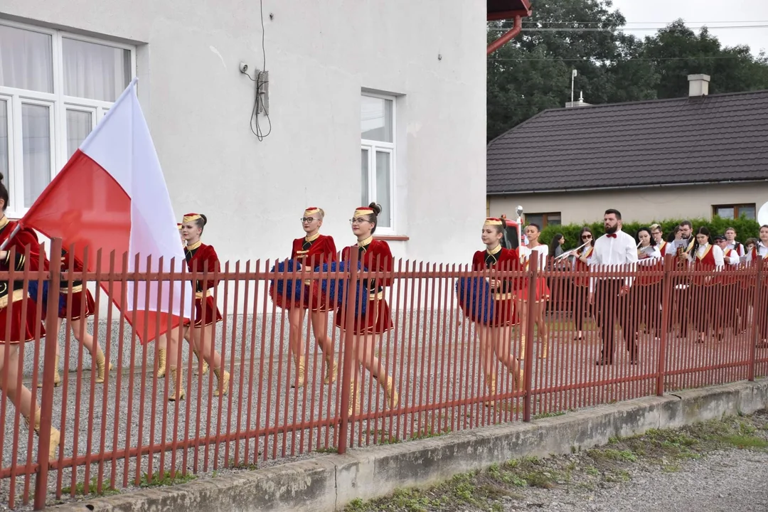 Przemarsz strażaków z ul. Traugutta do remizy w Złotnikach