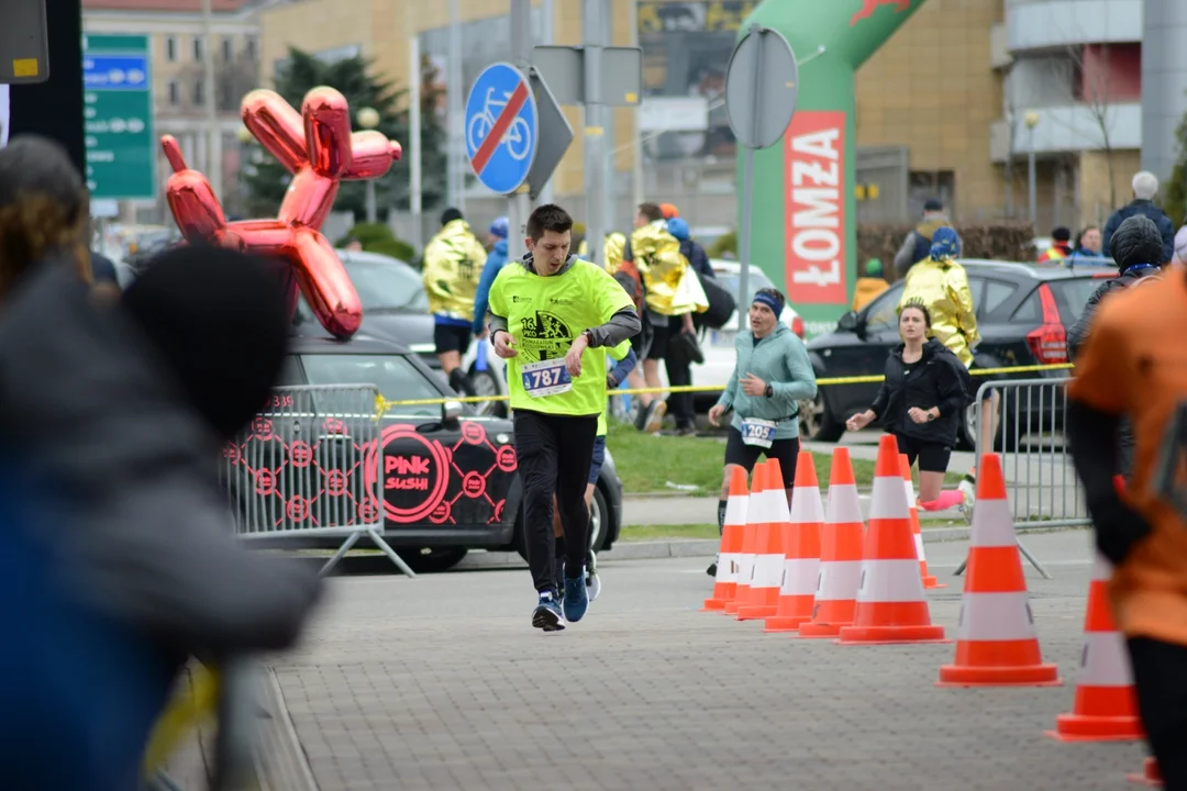 Mnóstwo biegaczy z całego regionu i nie tylko na 16. PKO Półmaratonie Rzeszowskim oraz 8. PKO Sztafecie Półmaratońskiej - zdjęcia część 2