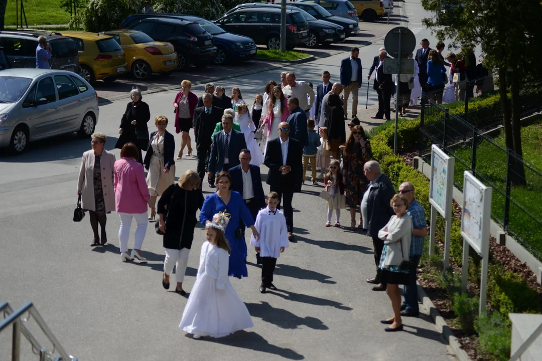 Pierwsza Komunia Święta dzieci ze Szkoły Podstawowej numer 10 w Tarnobrzegu. Parafia Matki Bożej Nieustającej Pomocy