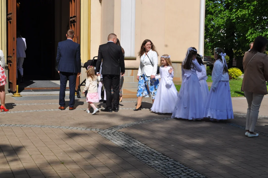 Uroczystość Pierwszej Komunii św. w Przecławiu dzieci ze SP w Przecławiu