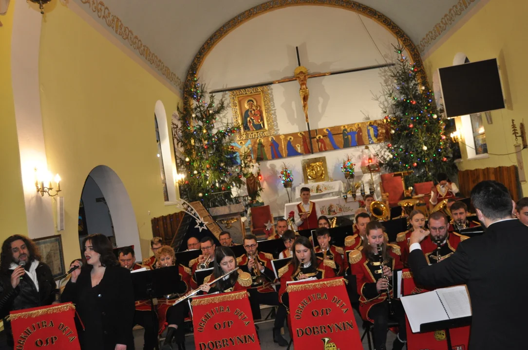 Koncert kolęd Orkiestry Dętej Dobrynin w kościele w Dobryninie