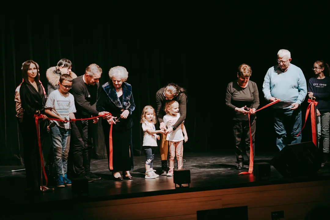 Mieszkańcy Leska otworzyli nową salę Bieszczadzkiego Domu Kultury. Wydarzenie odbyło się bez "oficjeli" - Zdjęcie główne