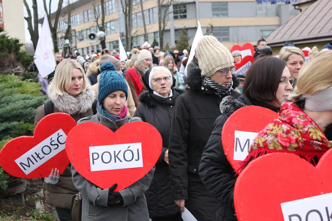 Orszak Trzech Króli w Rzeszowie. Kolęda pokoju z Zalesia do Katedry Rzeszowskiej