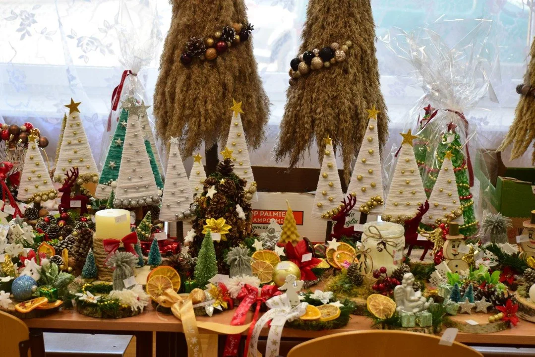 Przygotowania do kiermaszu świątecznego w Ostrowach Tuszowskich