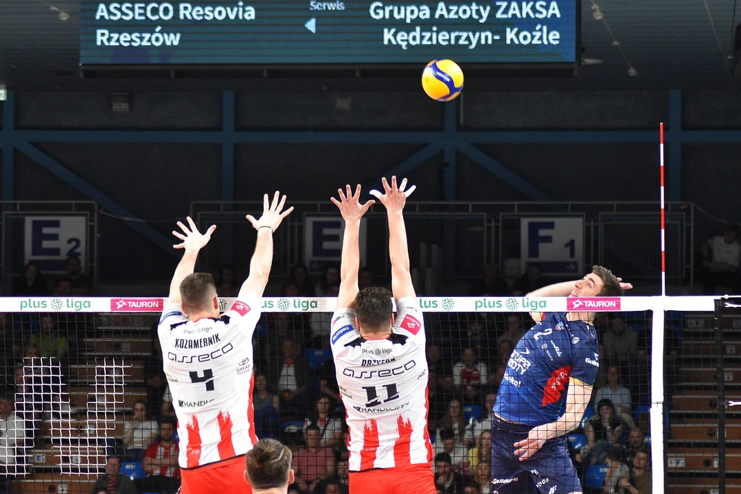 Pierwszy półfinałowy mecz siatkarskiej PlusLigi: Asseco Resovia Rzeszów - Grupa Azoty ZAKSA Kędzierzyn-Koźle (2:3)