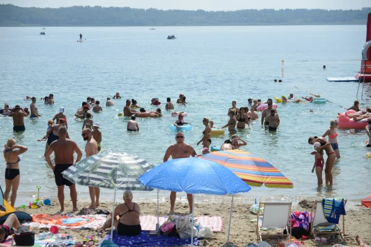 Jezioro Tarnobrzeskie w niedzielne południe