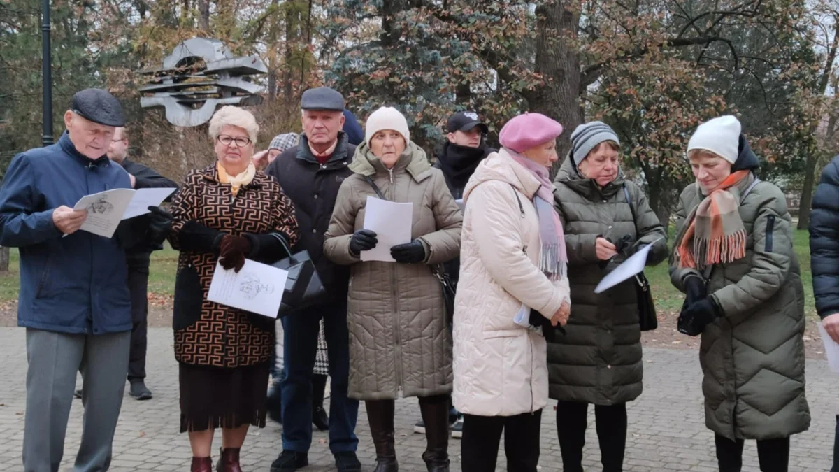 Mielczanie świętowali niepodległość wspólnym śpiewem [ZDJĘCIA] - Zdjęcie główne