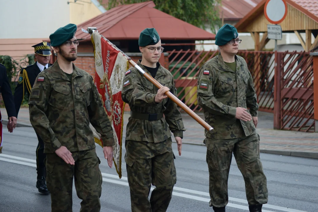 Narodowe Święto Niepodległości w Tarnobrzegu. Uroczystości przy pomniku Marszałka Józefa Piłsudskiego. - 104 lata temu narodziła się nowoczesna Polska - mówi prezydent miasta Dariusz Bożek [ZDJĘCIA - CZĘŚĆ 1]