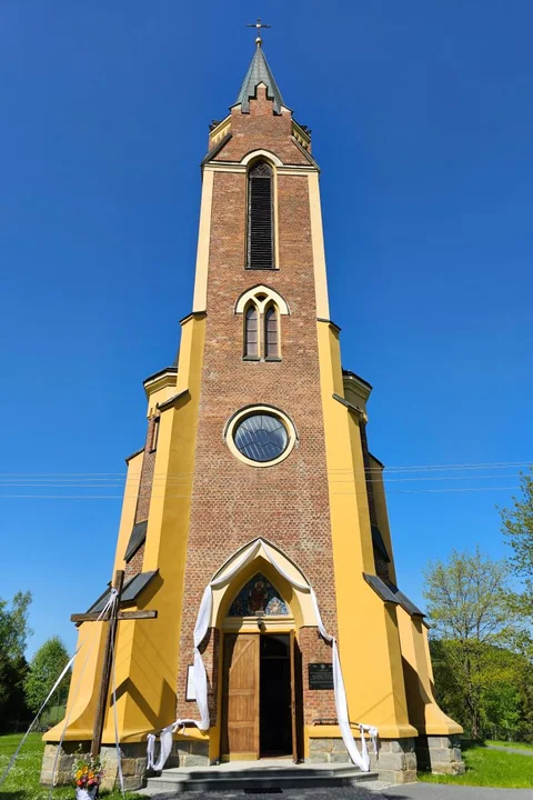 Lutowiska. Kościół neogotycki