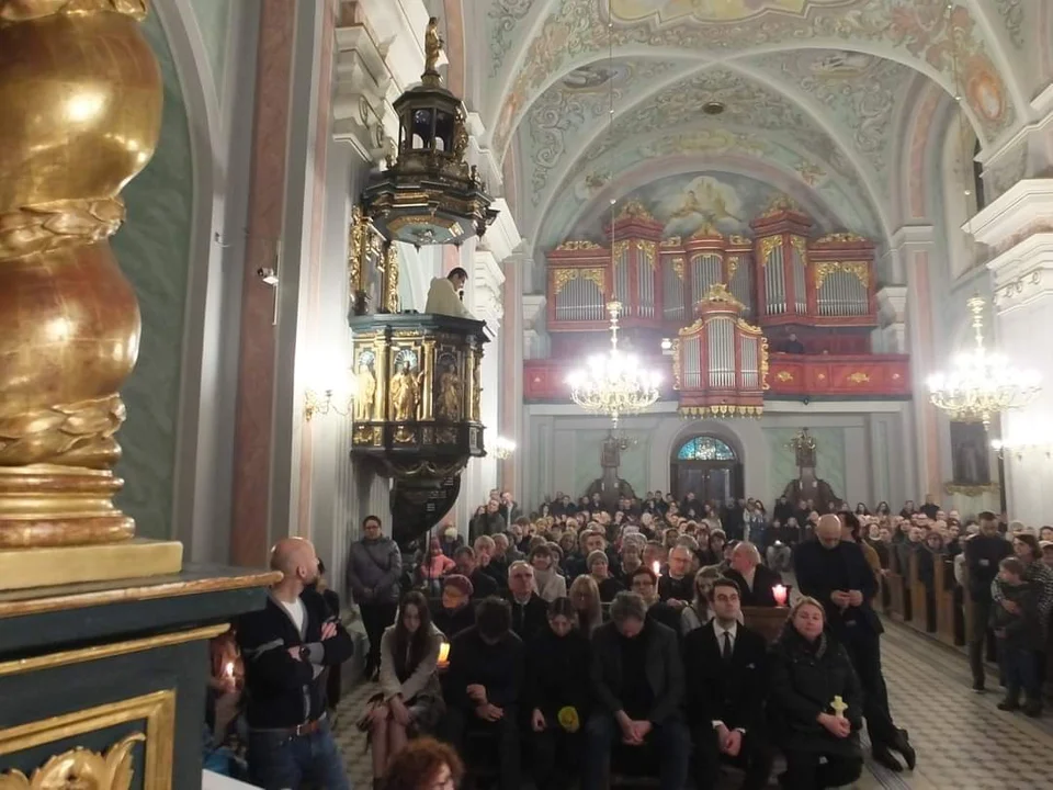 Liturgia Wigilii Paschalnej w Tarnobrzegu