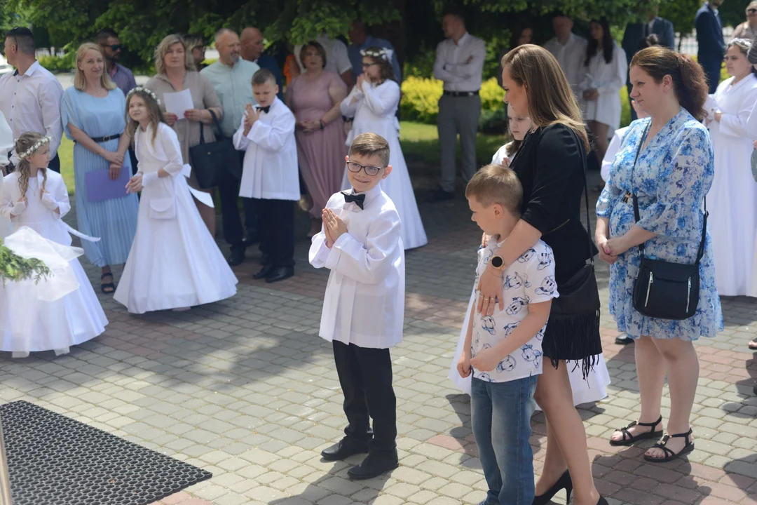 Pierwsza Komunia Święta dzieci z osiedla Mokrzyszów w Tarnobrzegu