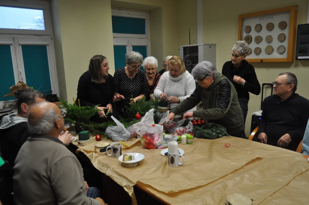 Klub Seniora ,, Natura" pod okiem pani Elizy tworzy własne arcydzieła