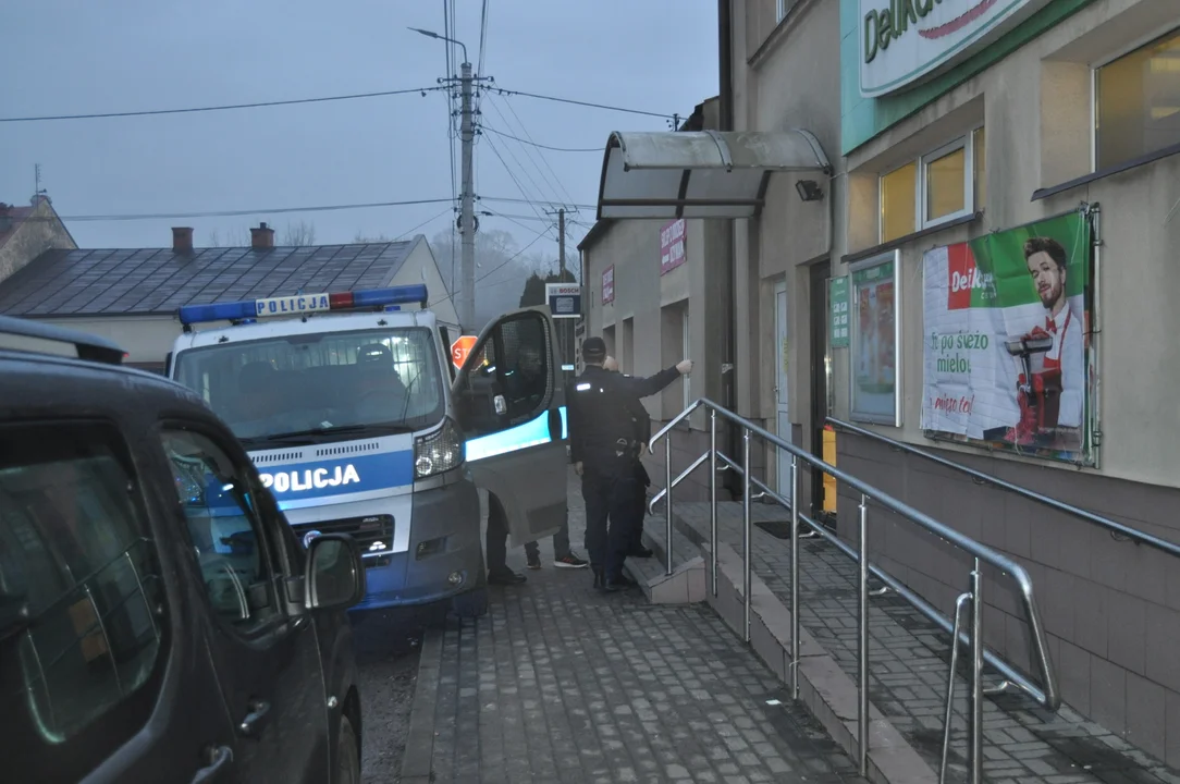 Włamanie w Przecławiu do Delikatesów Centrum