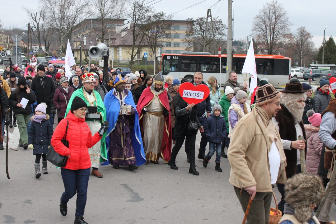 Orszak Trzech Króli w Rzeszowie. Kolęda pokoju z Zalesia do Katedry Rzeszowskiej