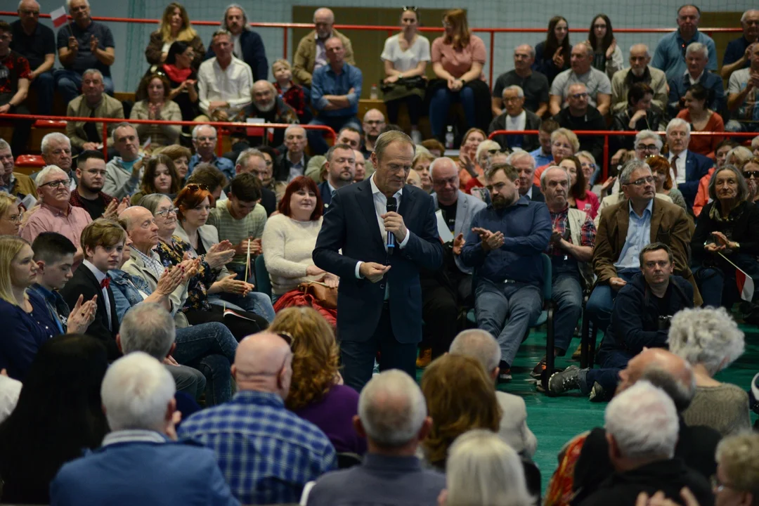Donald Tusk w Tarnobrzegu. Tłumy mieszkańców na spotkaniu
