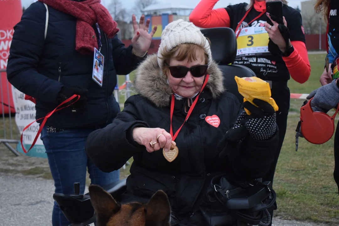 Chwile wzruszeń na biegu WOŚP. Pani Ula z psem przewodnikiem dała radę