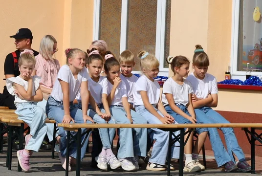 Uczniowie szkoły w Zabratówce