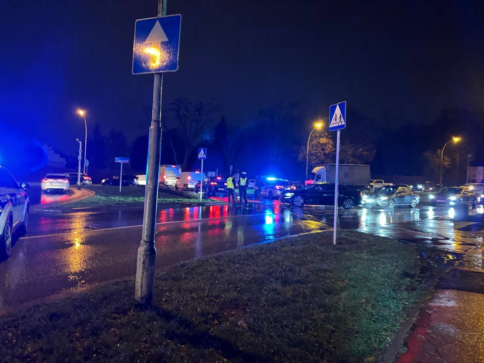 Potrącenie pieszej w rejonie ronda Pobitno