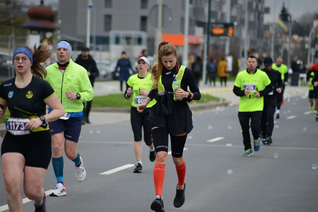 16. PKO Półmaraton Rzeszowski oraz 8. PKO Sztafeta Półmaratońska w Rzeszowie - dużo zdjęć z trasy i mety