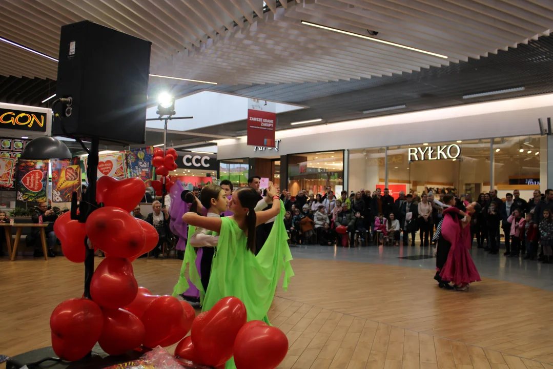 Występ tancerzy Centrum Tańca Gala podczas grania WOŚP