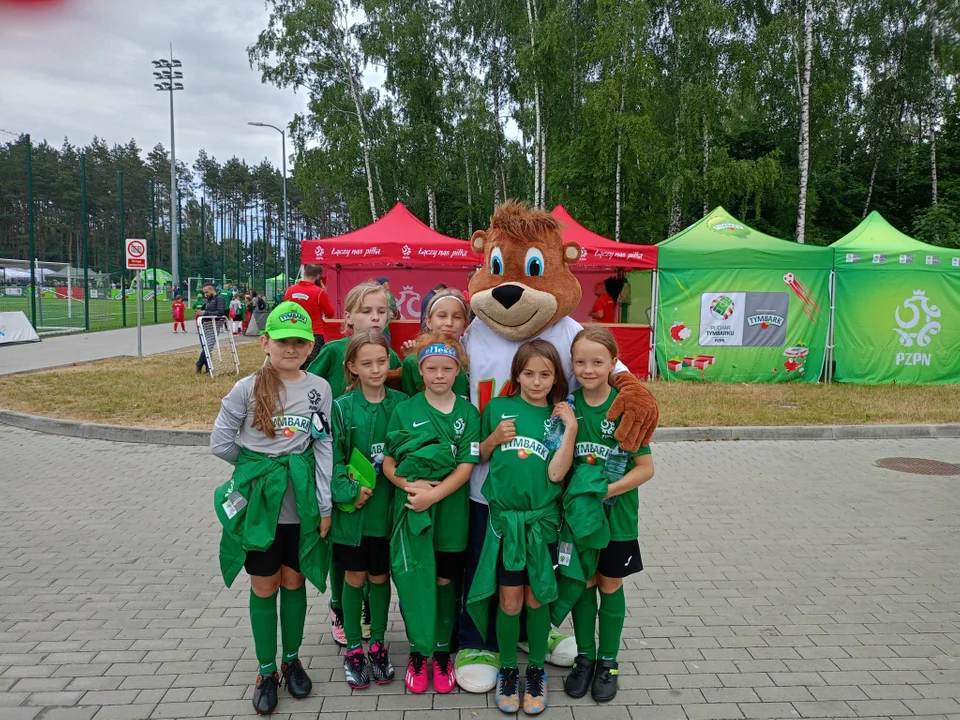 Młode piłkarki z Borowej podbijają Warszawę. Rywalizują o Puchar Tymbarku na Stadionie Narodowym [ZDJĘCIA] - Zdjęcie główne