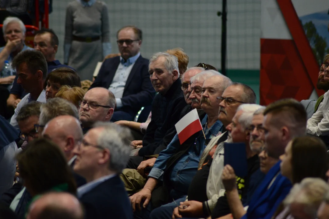 Donald Tusk w Tarnobrzegu. Tłumy mieszkańców na spotkaniu
