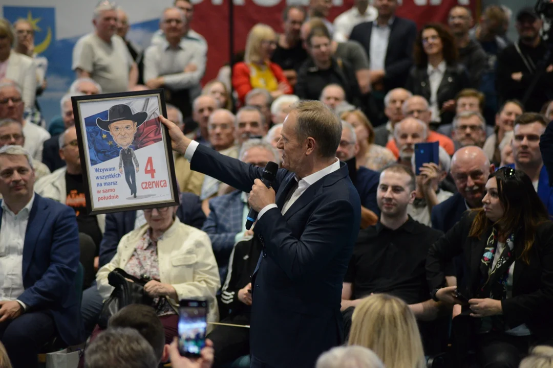 Donald Tusk w Tarnobrzegu. Tłumy mieszkańców na spotkaniu