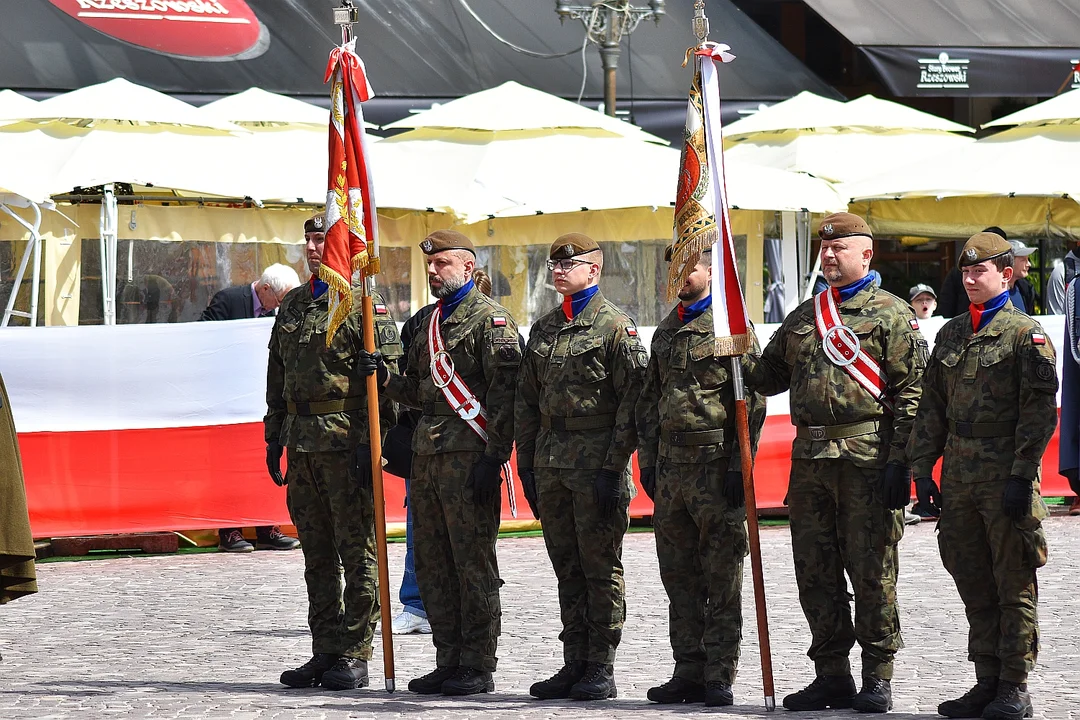 Obchody Dnia Flagi Rzeczypospolitej Polskiej na Rynku w Rzeszowie