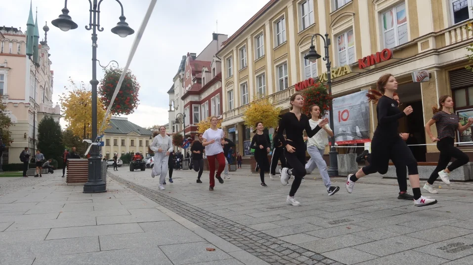 Biegi młodzieżowe 2022 w Rzeszowie. Mnóstwo uczestników [ZDJĘCIA, WIDEO]