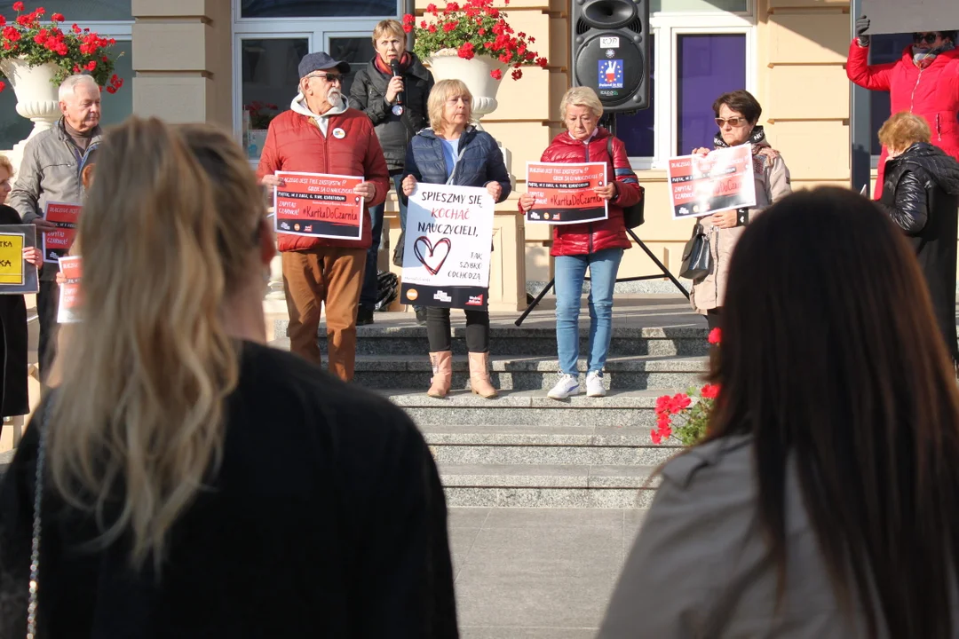 Protest pod kuratorium oświaty #KartkaDoCzarnka