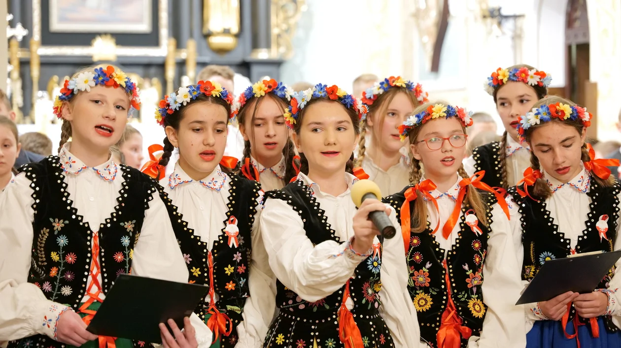 „Dla tej miłości warto żyć…”. Niebieszczany dla Niepodległej [ZDJĘCIA] - Zdjęcie główne