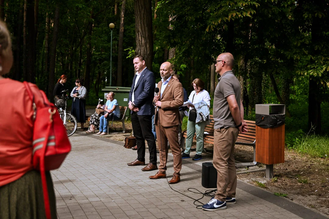 Konferencja prasowa w parku