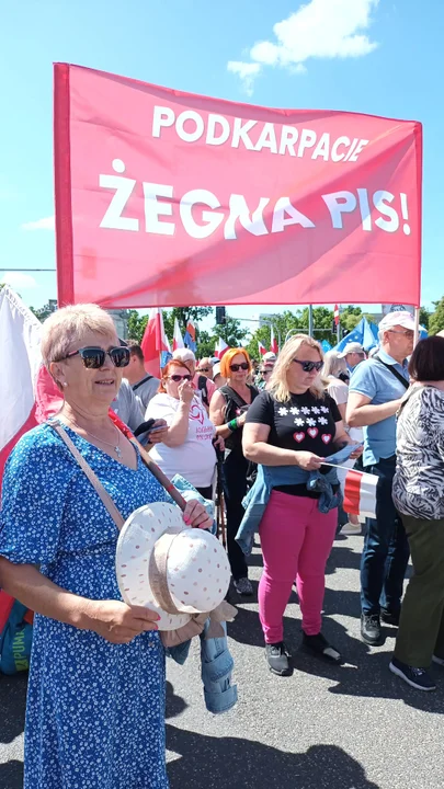 Mieszkańcy powiatu kolbuszowskiego na marszu w Warszawie