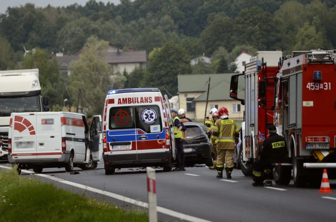 Zderzenie dwóch samochodów na DK9 w Hadykówce.