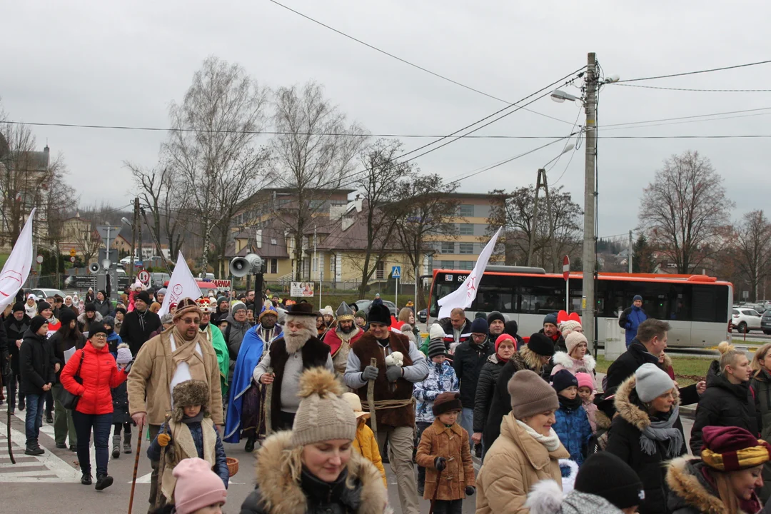 Orszak Trzech Króli w Rzeszowie. Kolęda pokoju z Zalesia do Katedry Rzeszowskiej