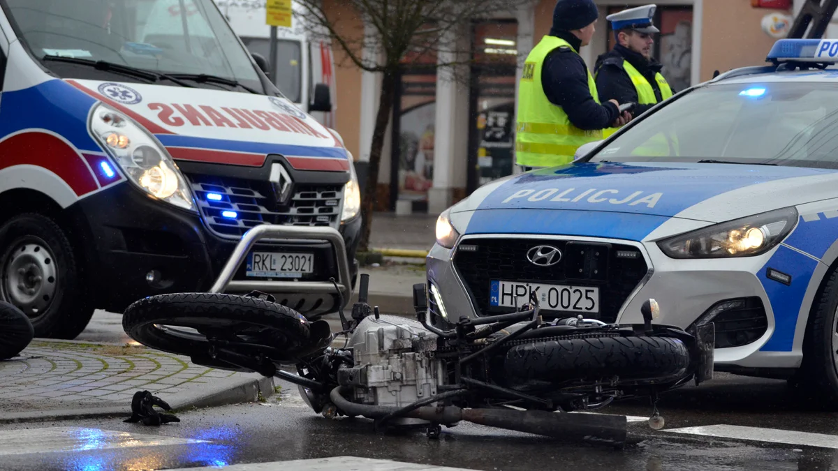 Wypadek w Zarębkach. Zderzenie motocykla z samochodem osobowym [ZDJĘCIA] - Zdjęcie główne