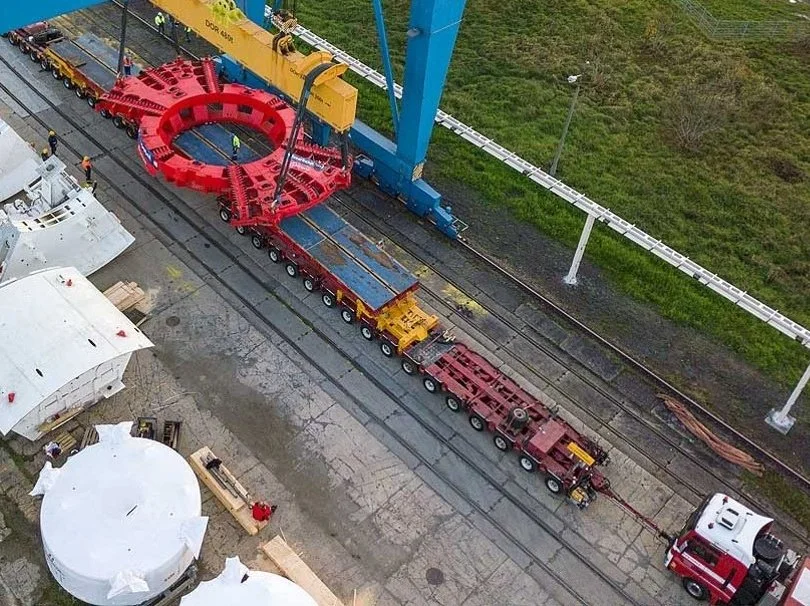 Gigantyczna maszyna TBM Tunnel Boring Machine