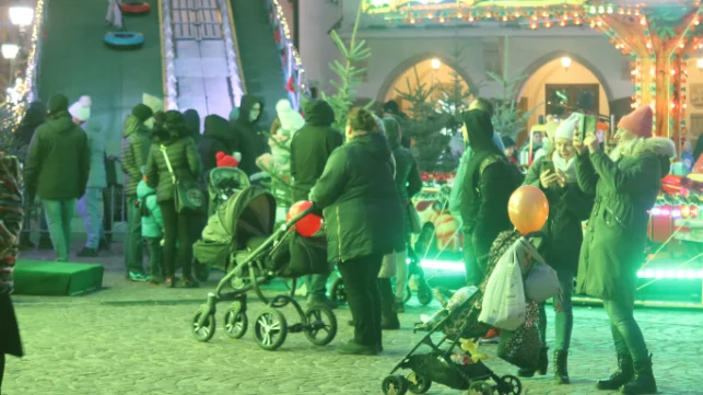 Świąteczne Miasteczko w Rzeszowie w sobotni wieczór [ZDJĘCIA, WIDEO]