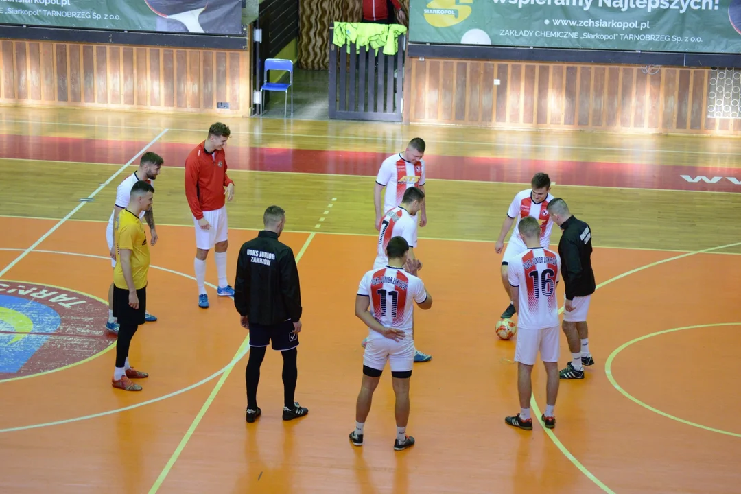 X Halowy Turniej Piłki Nożnej o Puchar Prezydenta Tarnobrzega. Karty "rozdawały" zespoły Siarki i Juniora Zakrzów