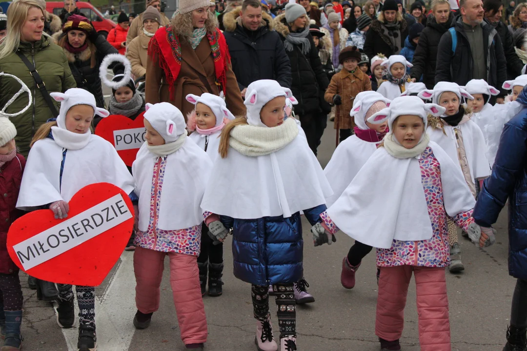 Orszak Trzech Króli w Rzeszowie. Kolęda pokoju z Zalesia do Katedry Rzeszowskiej