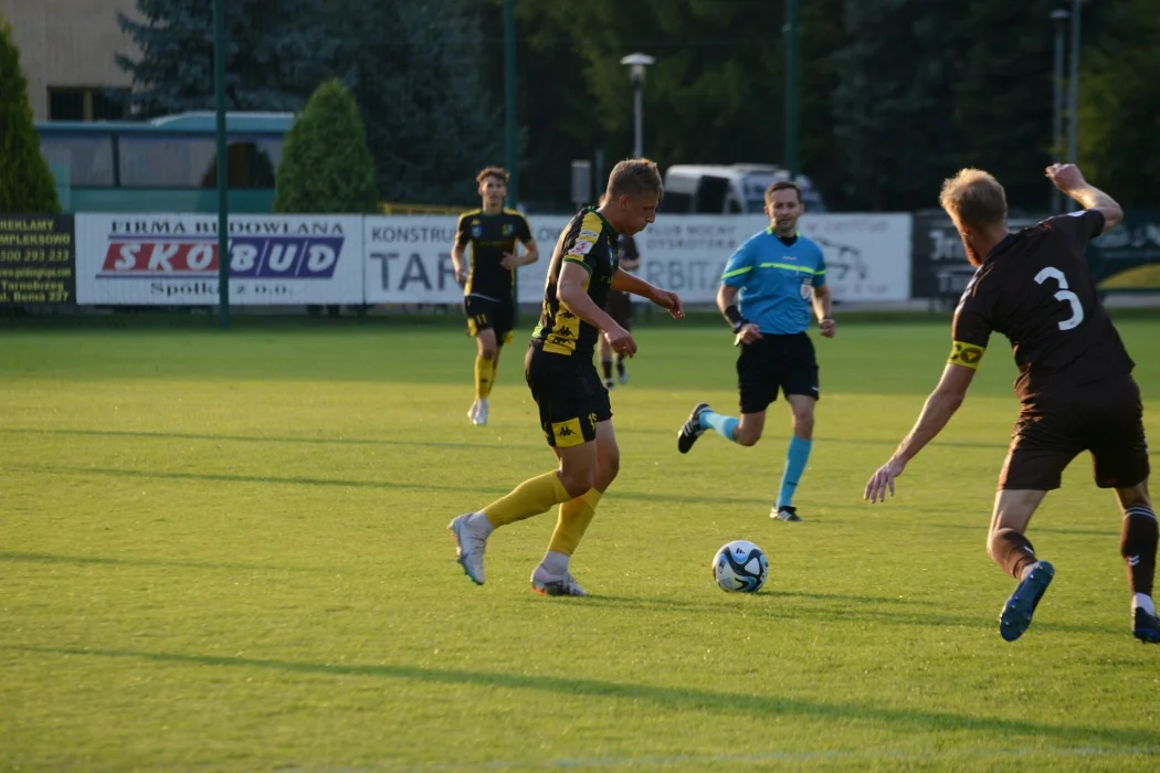 Trzecia liga, grupa 4: Siarka Tarnobrzeg - Garbarnia Kraków 0:0