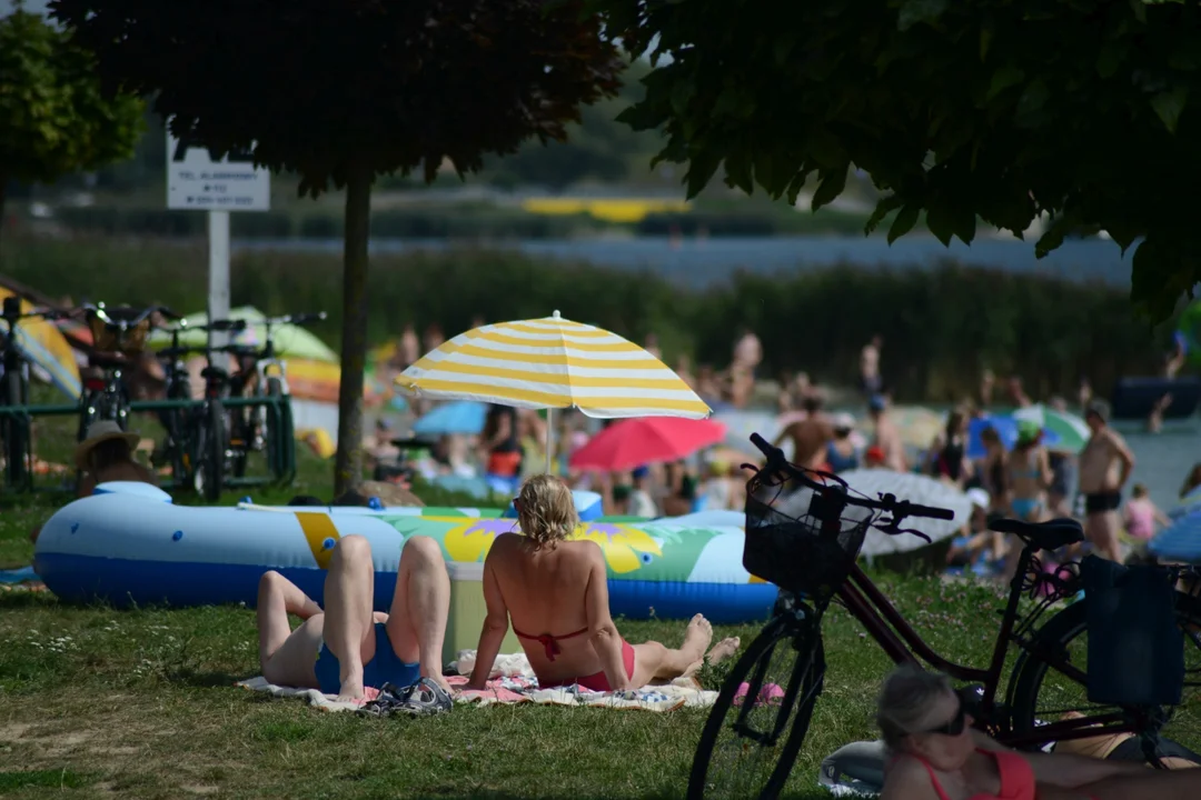 Tłumy nad Jeziorem Tarnobrzeskim - zobacz zdjęcia z sobotniego plażowania